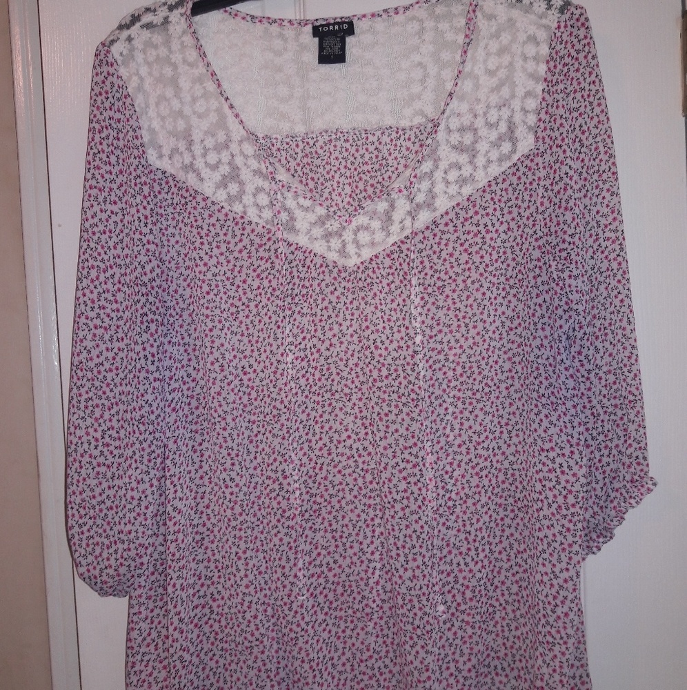 Torrid size 1 chiffon lace blouse